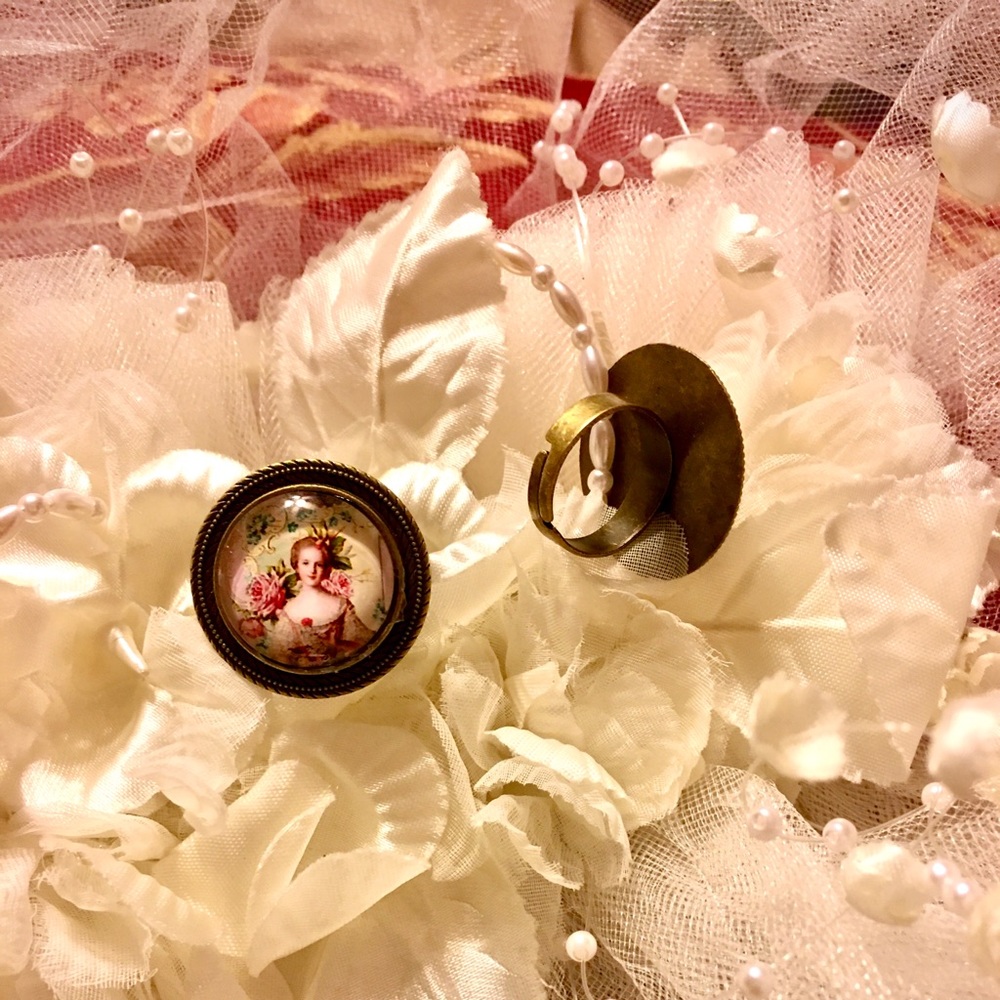 Vintage style ring, Victorian cameo